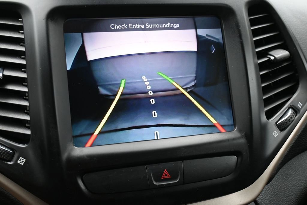 Used 2016 Jeep Cherokee Limited AWD/4WD image 25