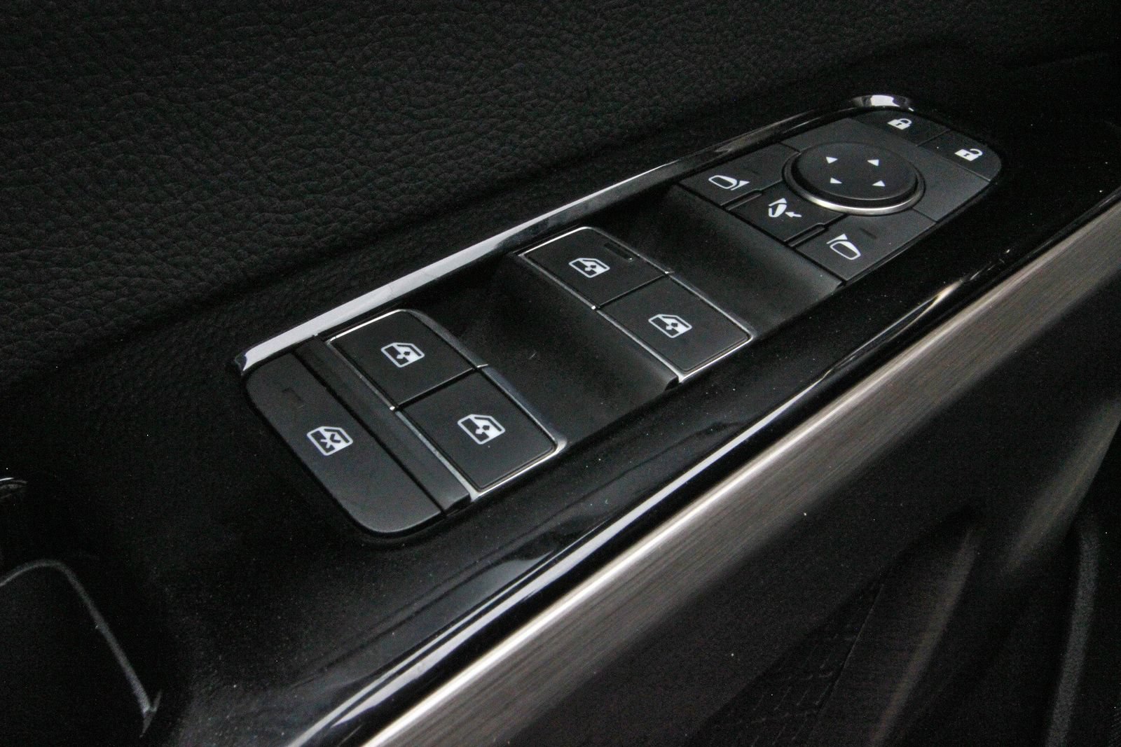 Certified 2025 Nissan Pathfinder Platinum AWD/4WD image 25
