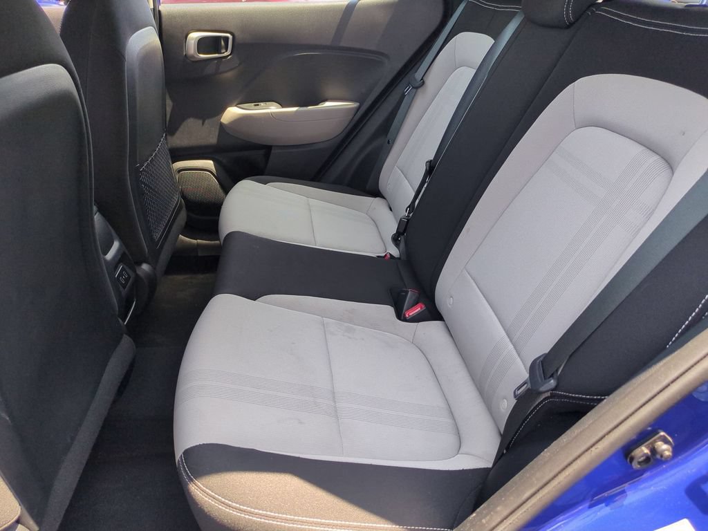 Used 2025 Hyundai Venue SEL FWD image 27
