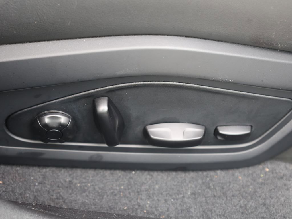 Used 2020 Porsche Taycan 4S w/ Premium Package image 23