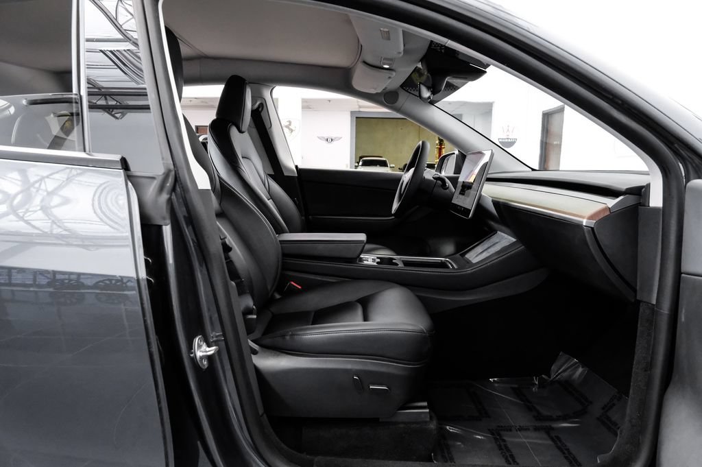 Used 2022 Tesla Model Y Long Range AWD/4WD image 34