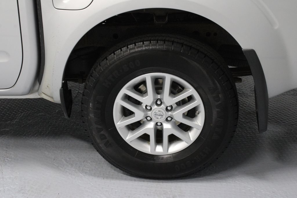 Used 2015 Nissan Frontier SV w/ SV Value Truck Package AWD/4WD image 16