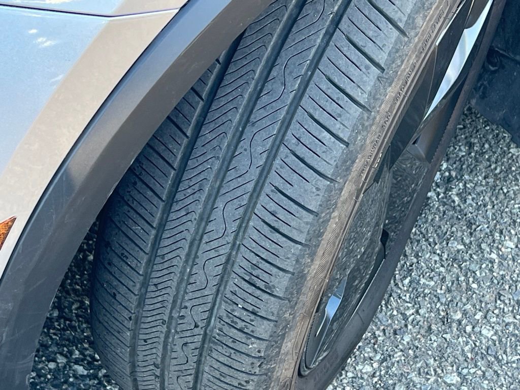 Used 2025 Toyota Prius LE image 3