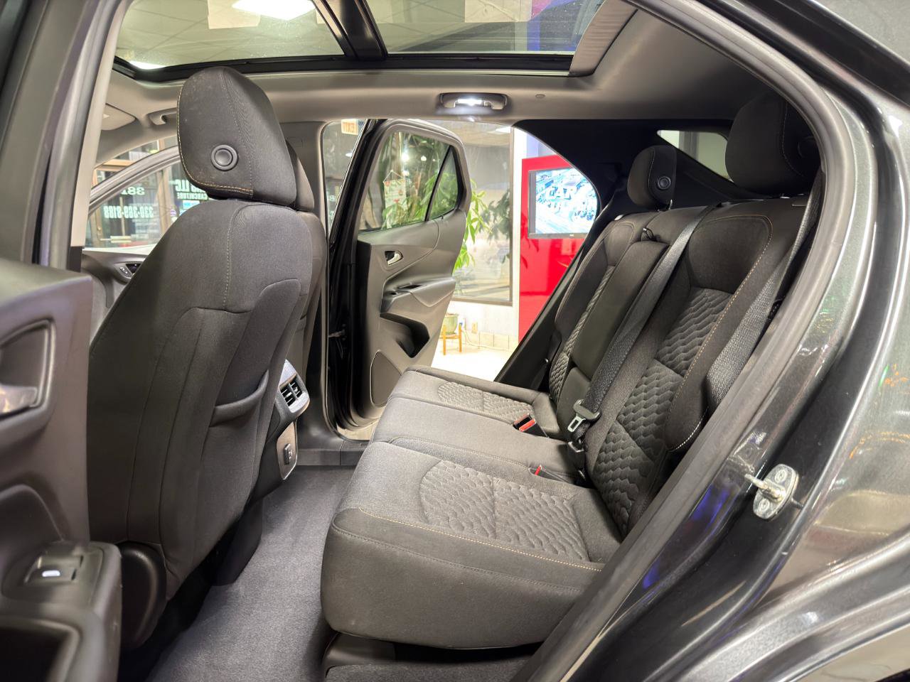 Used 2020 Chevrolet Equinox LT FWD image 20
