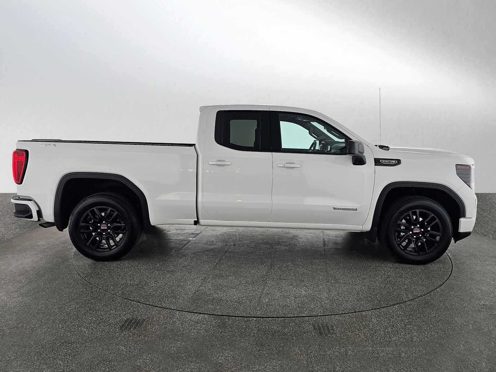 Used 2025 GMC Sierra 1500 Elevation w/ Preferred Package AWD/4WD image 2