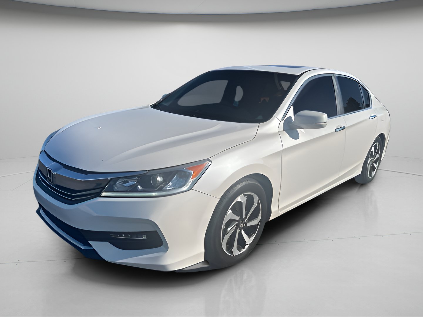 Used 2017 Honda Accord EX-L image 2