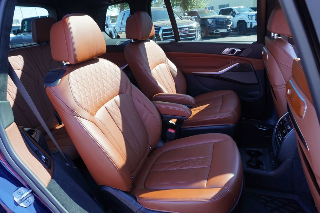 Used 2023 BMW X7 M60i w/ Executive Package image 9