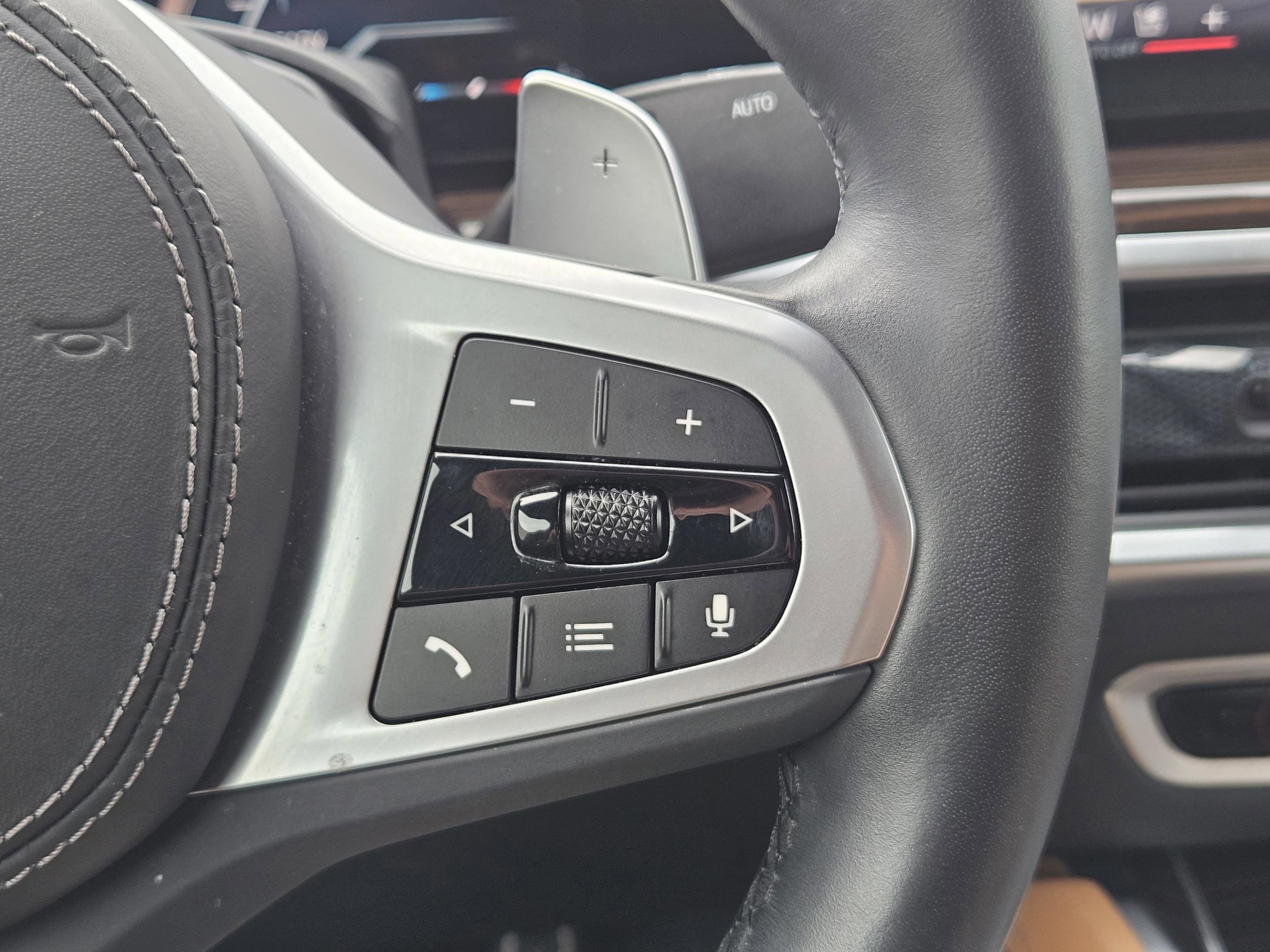 Used 2024 BMW X6 xDrive40i w/ Premium Package image 29