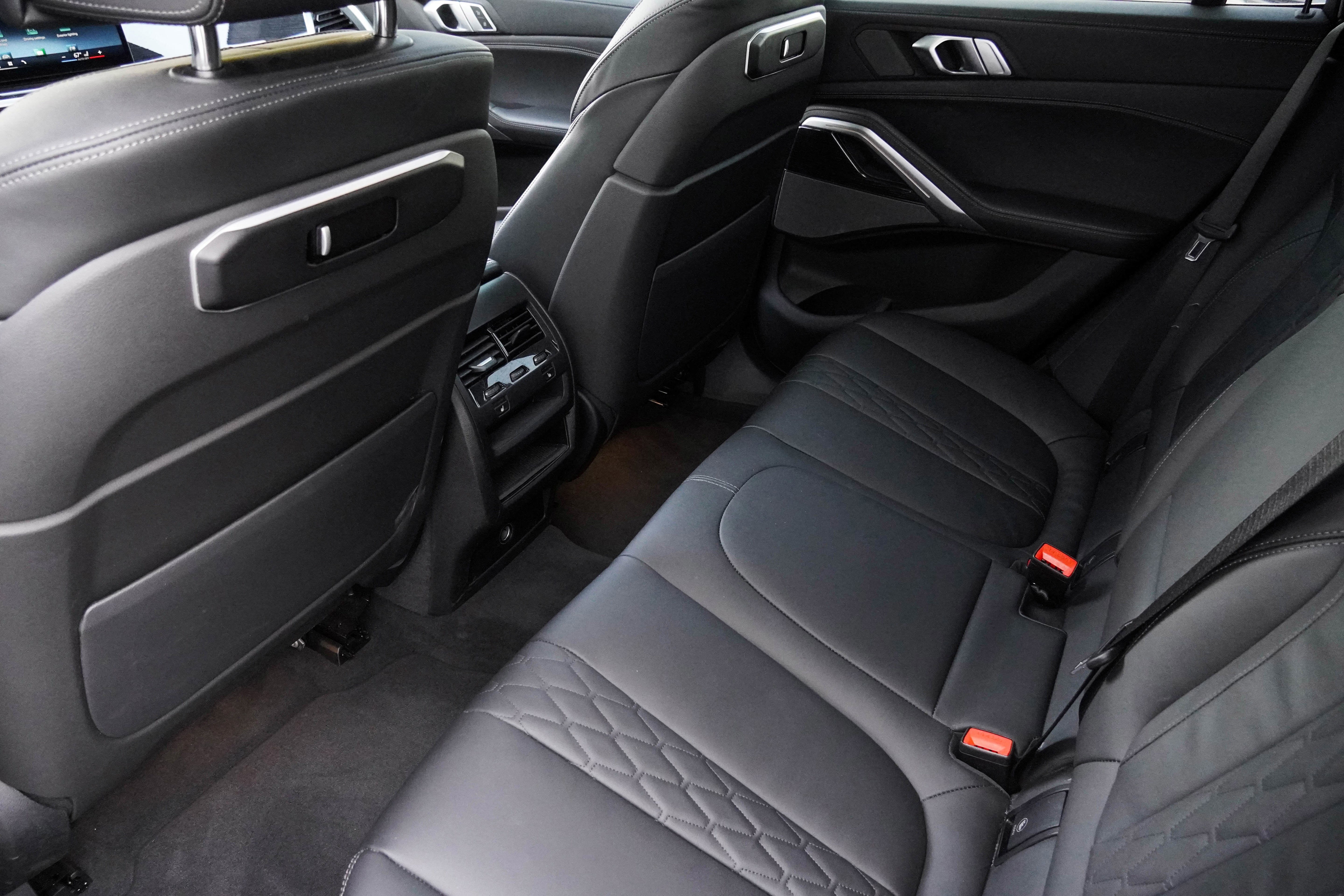 Certified 2024 BMW X6 xDrive40i w/ Premium Package image 35