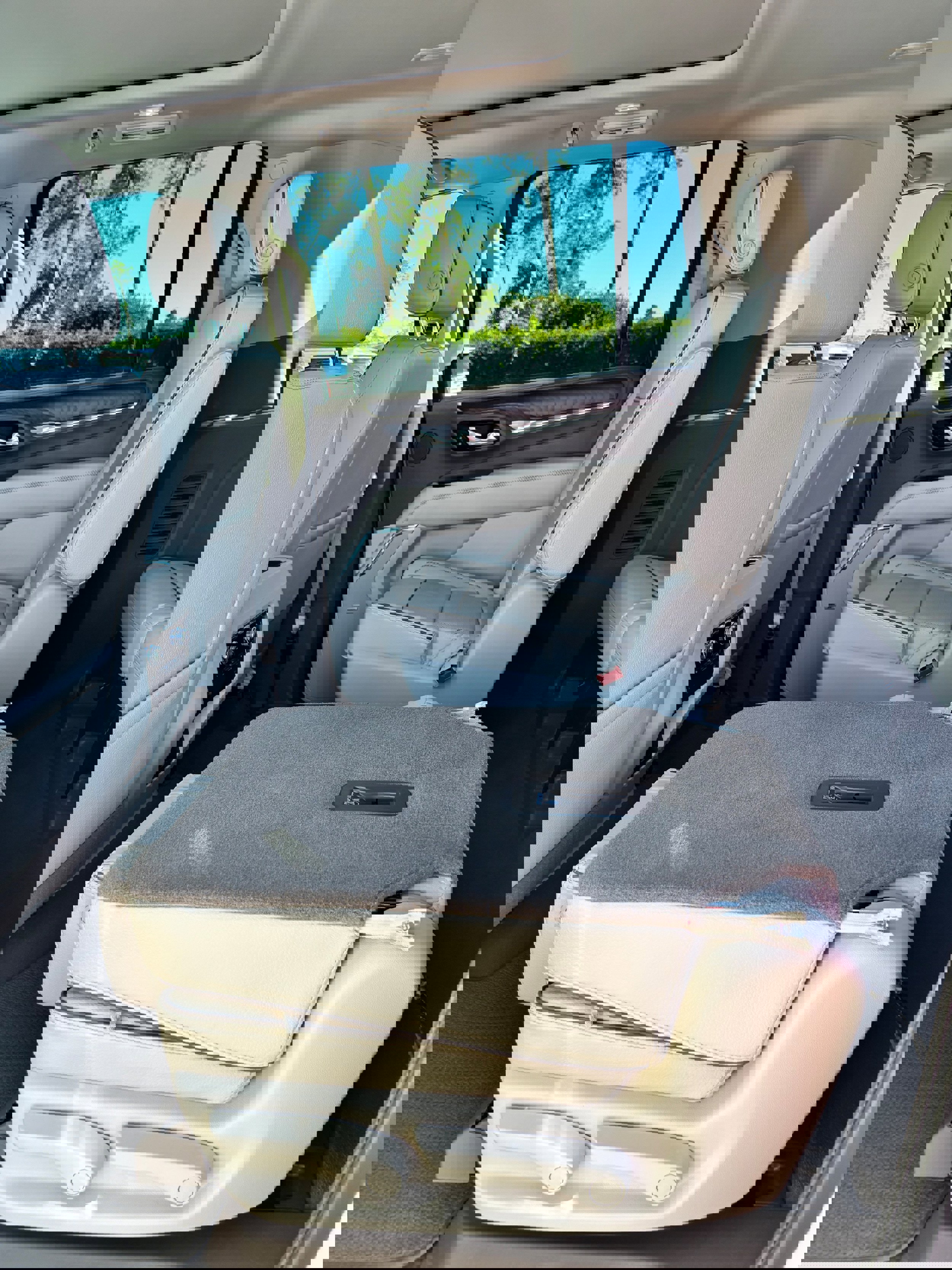 Used 2021 GMC Yukon XL Denali w/ Denali Premium Package image 12