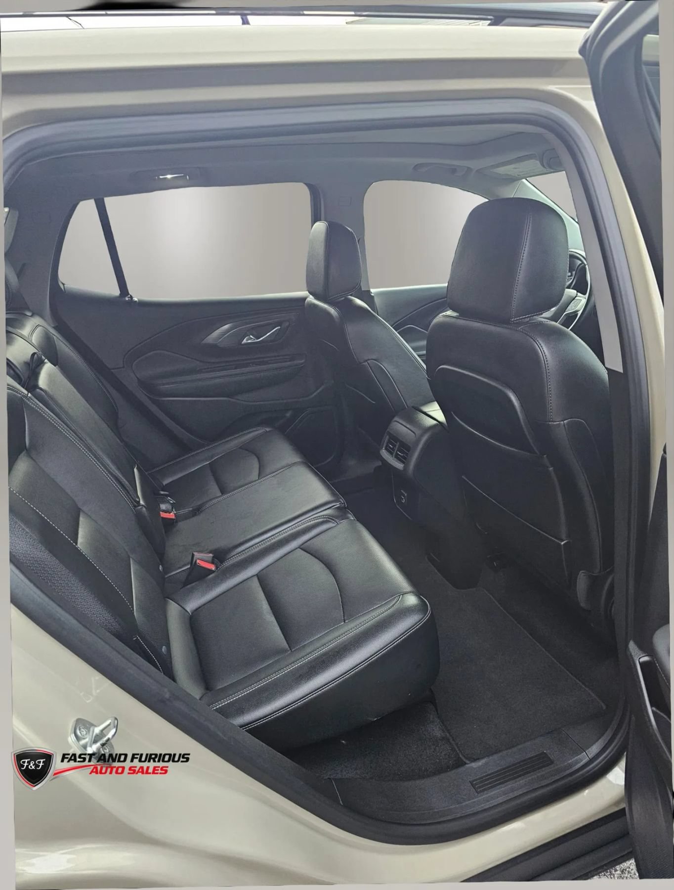 Used 2023 GMC Terrain SLT w/ Elevation Edition FWD image 9