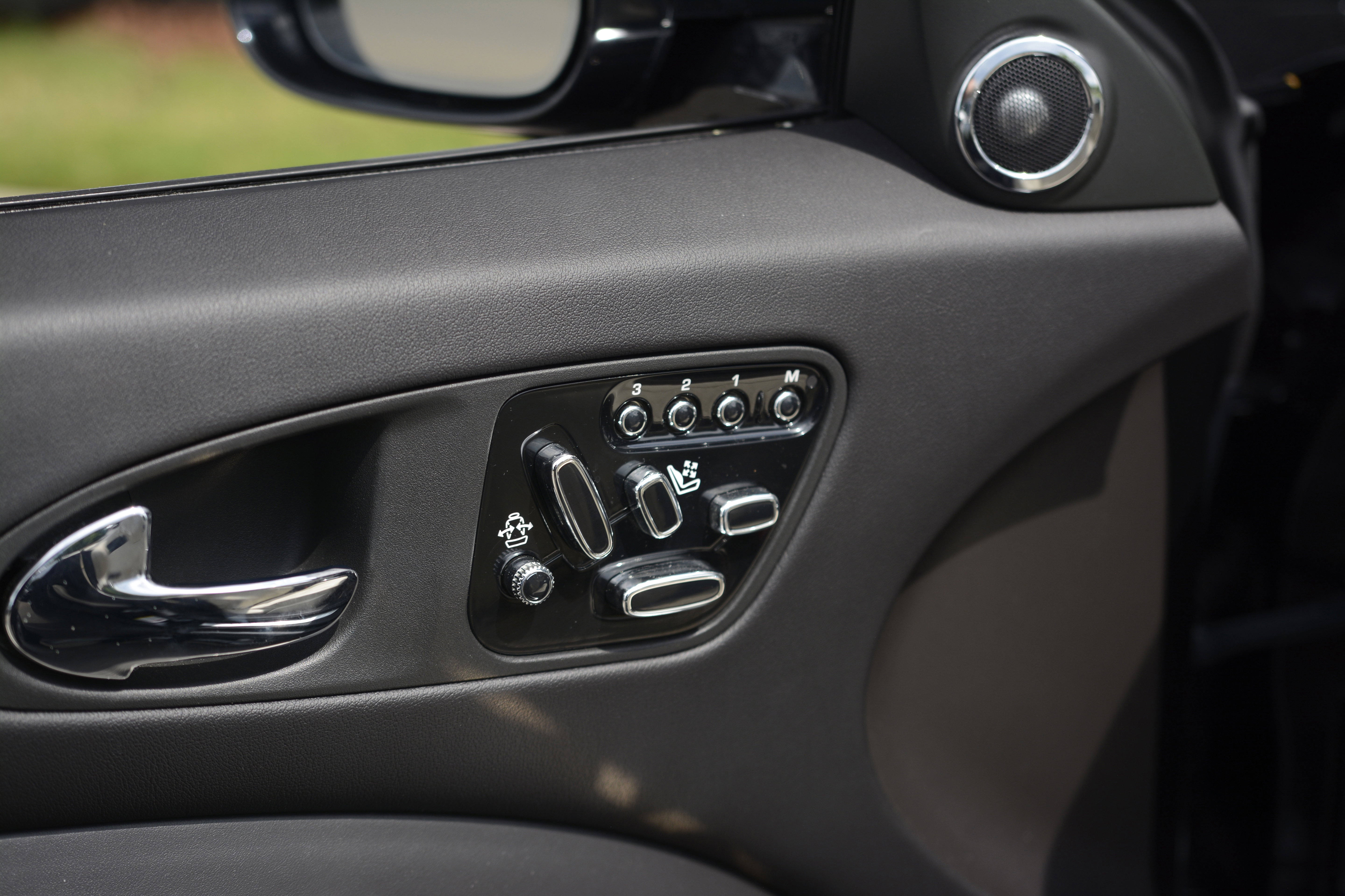 Used 2015 Jaguar XKR R RWD image 14