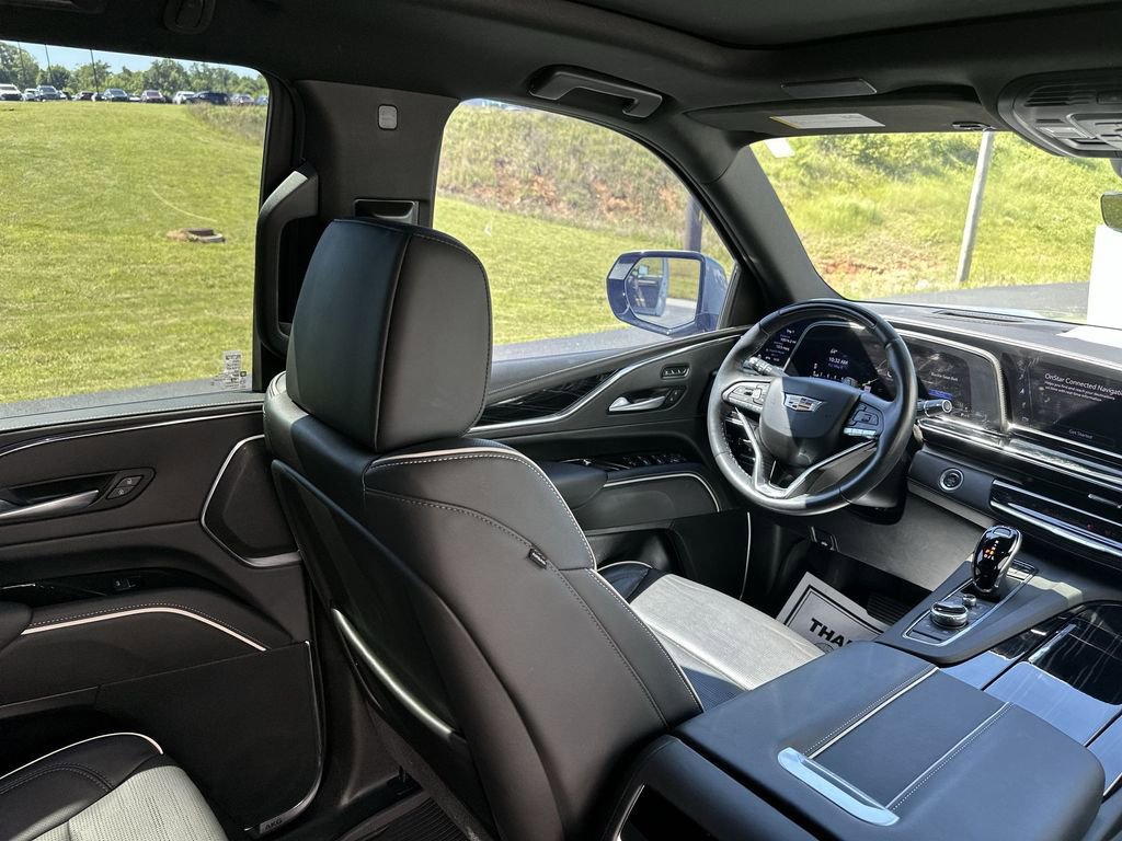Used 2024 Cadillac Escalade Sport w/ LPO, ONYX Package AWD/4WD image 15