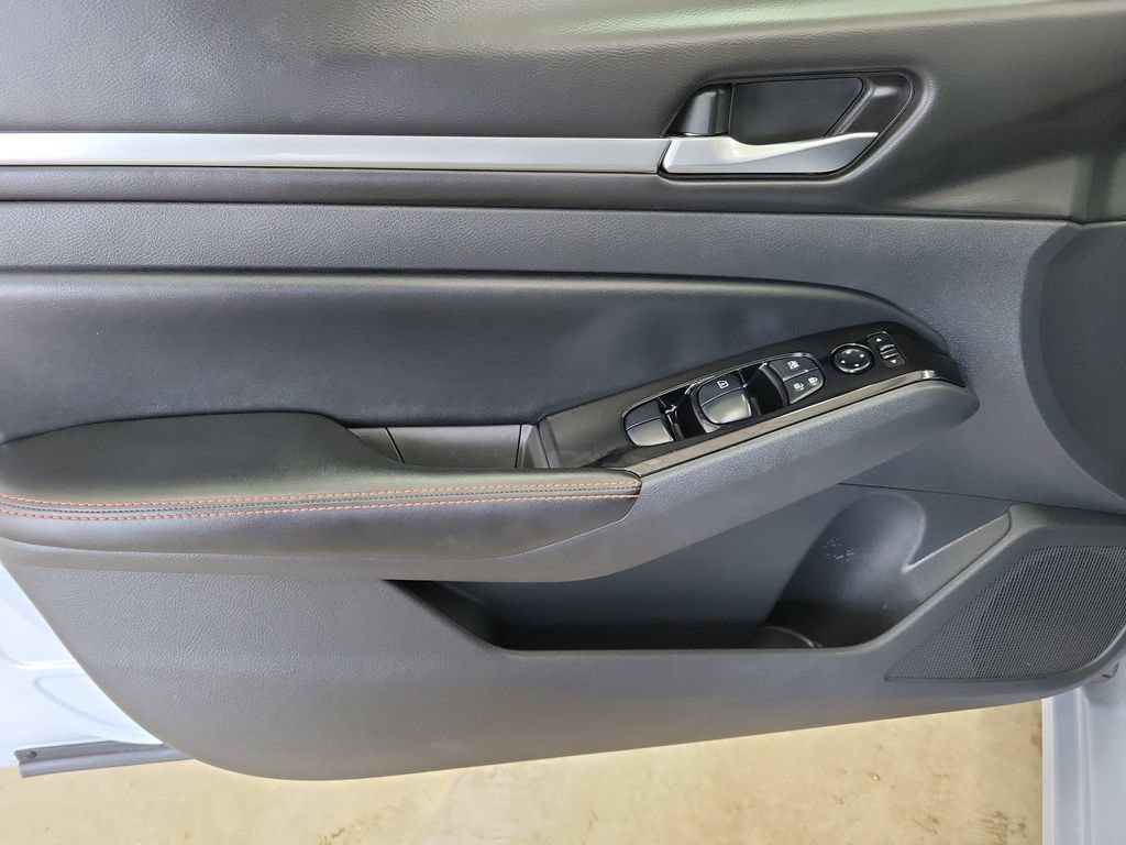 Used 2024 Nissan Altima 2.5 SR FWD image 20