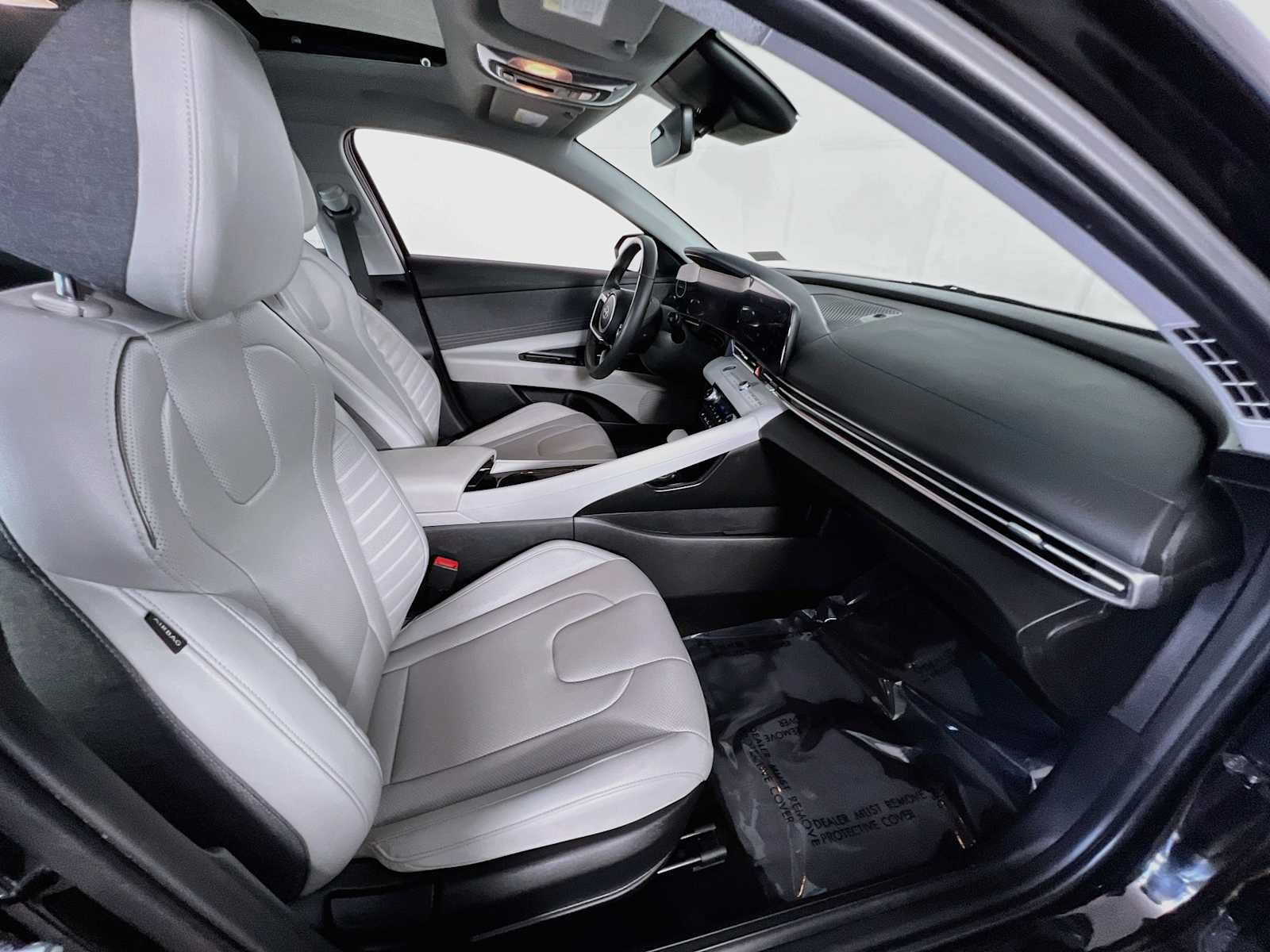Certified 2025 Hyundai Elantra Limited FWD image 28
