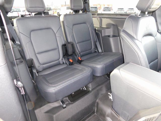 Used 2025 Ford Bronco Badlands image 18