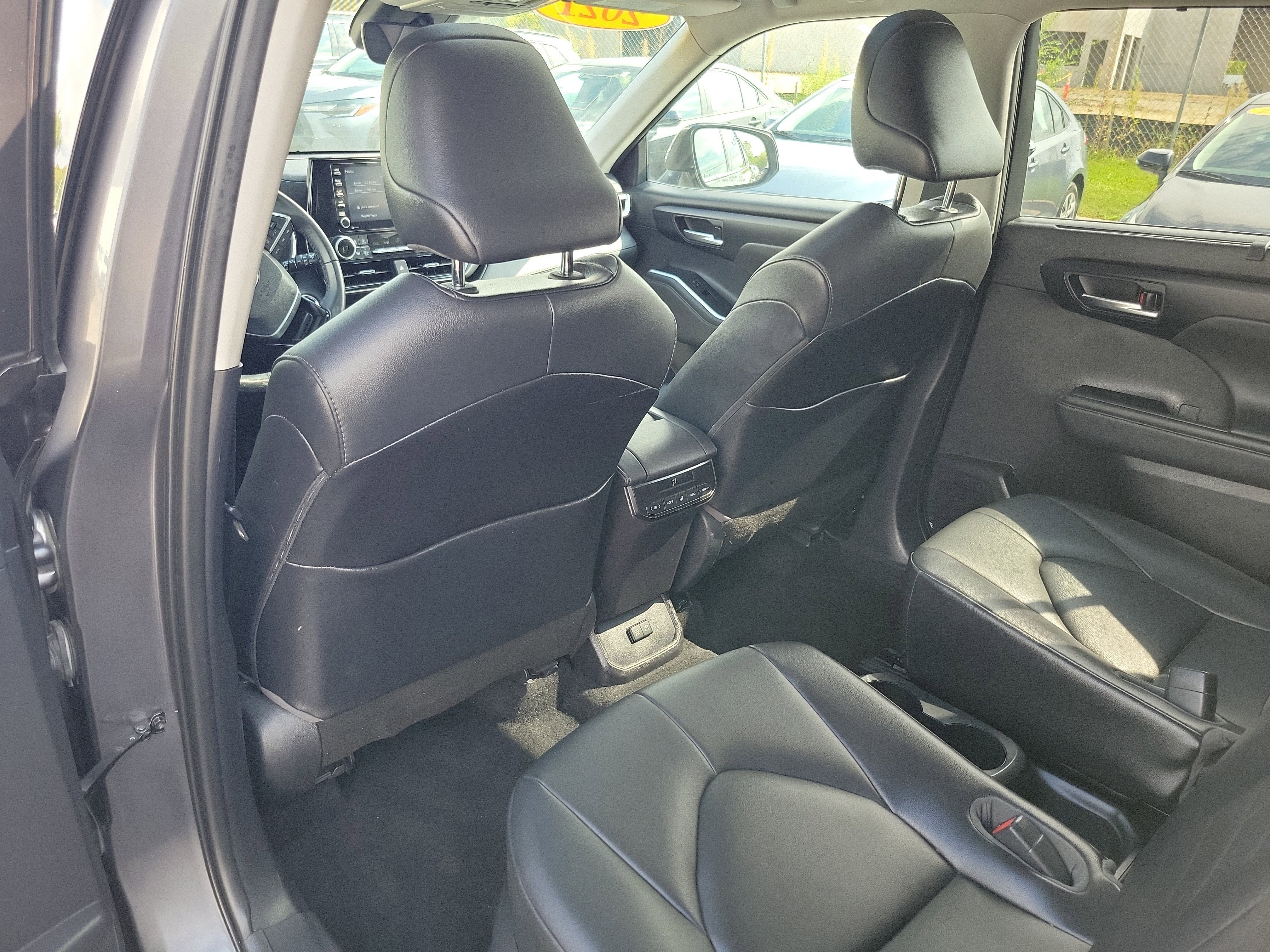 Used 2021 Toyota Highlander XLE image 13