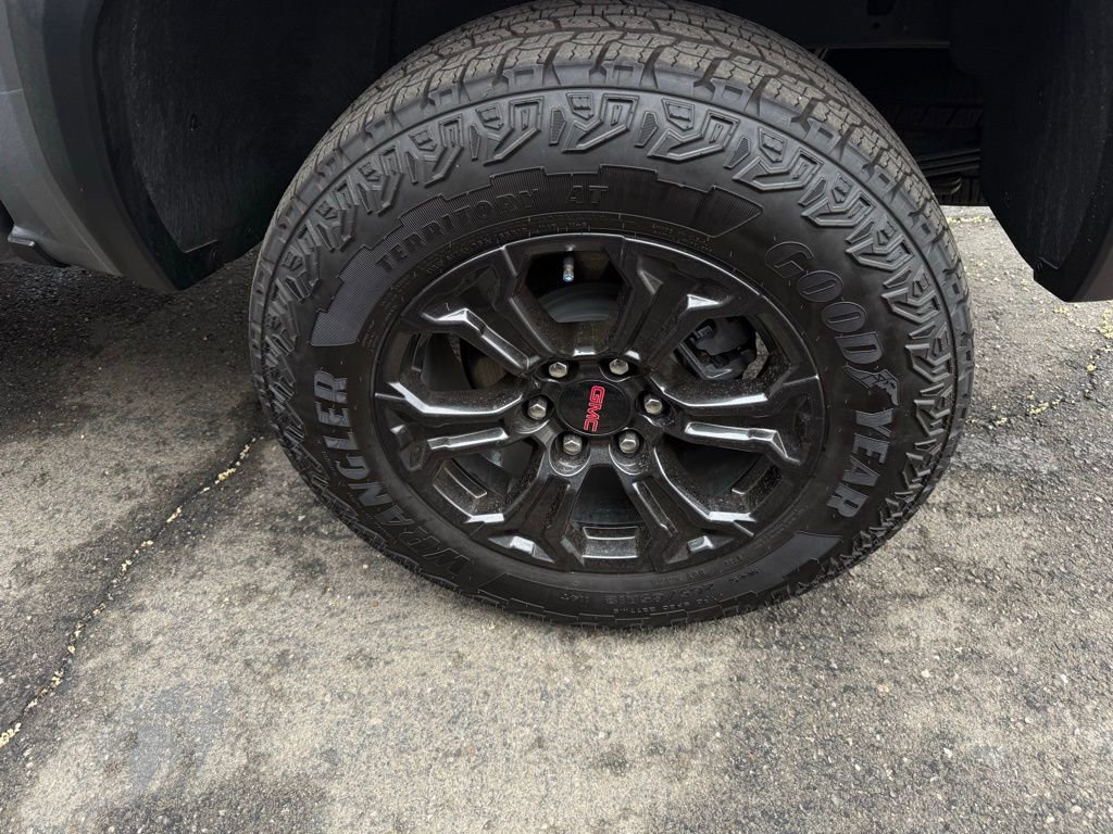Used 2025 GMC Canyon Elevation image 9