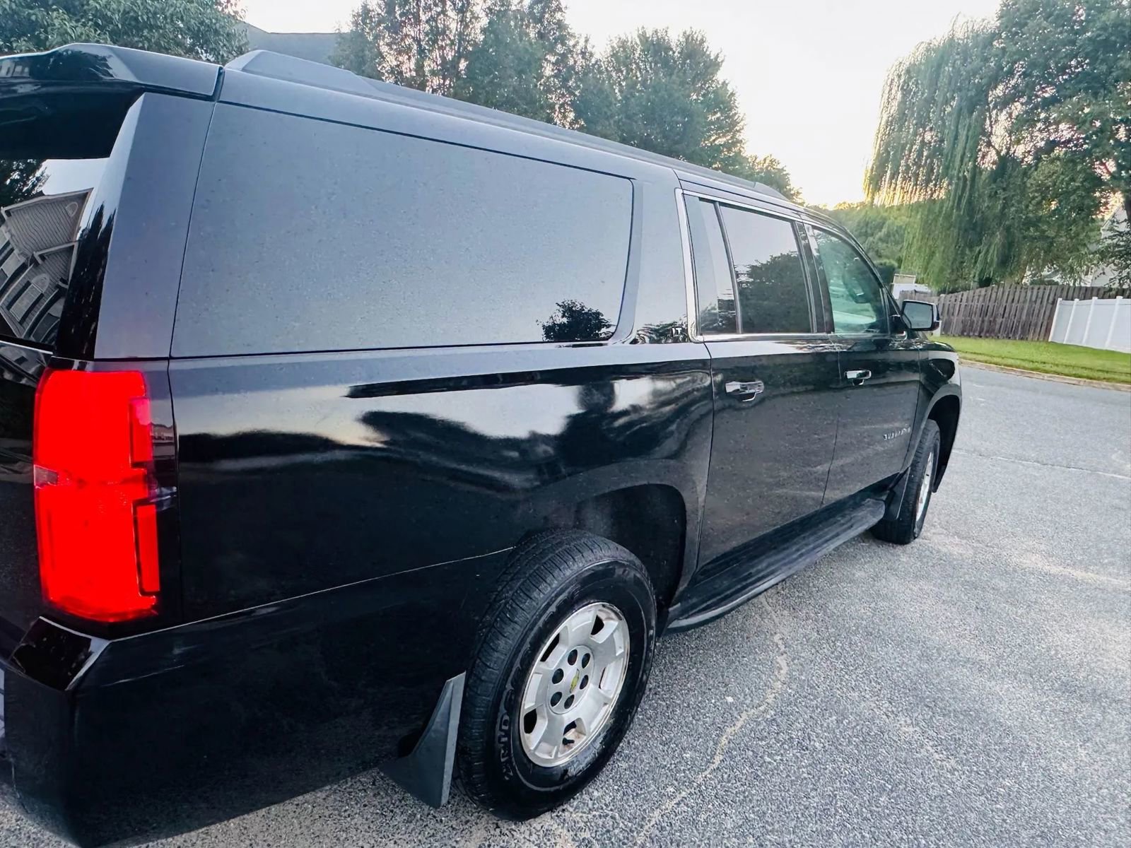 Used 2015 Chevrolet Suburban LT image 4