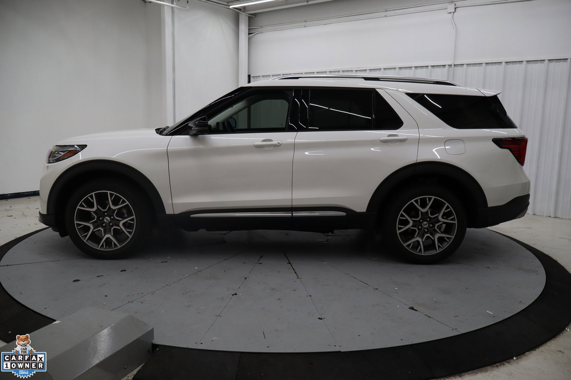 Used 2025 Ford Explorer Platinum w/ Ultimate Package image 9