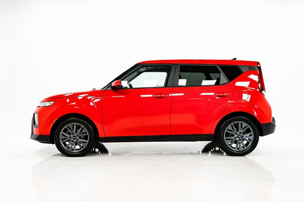 Certified 2021 Kia Soul S image 24