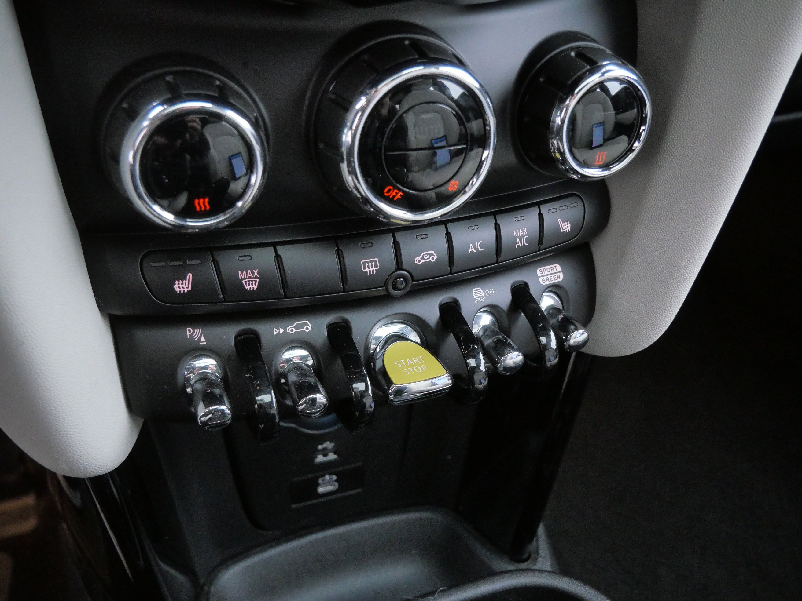 Used 2023 MINI Cooper SE image 17