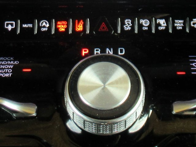 Used 2024 Jeep Grand Wagoneer L Series III AWD/4WD image 31
