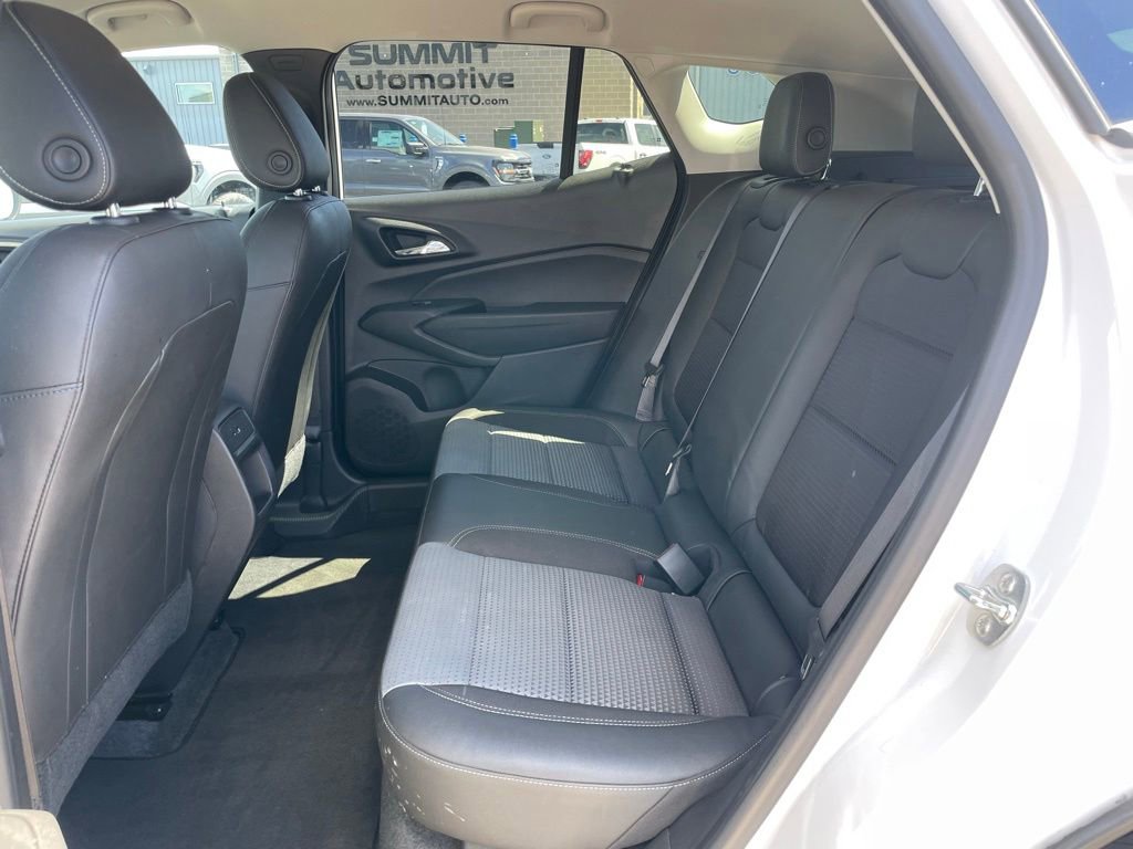 Used 2025 Chevrolet Trax LT FWD image 8