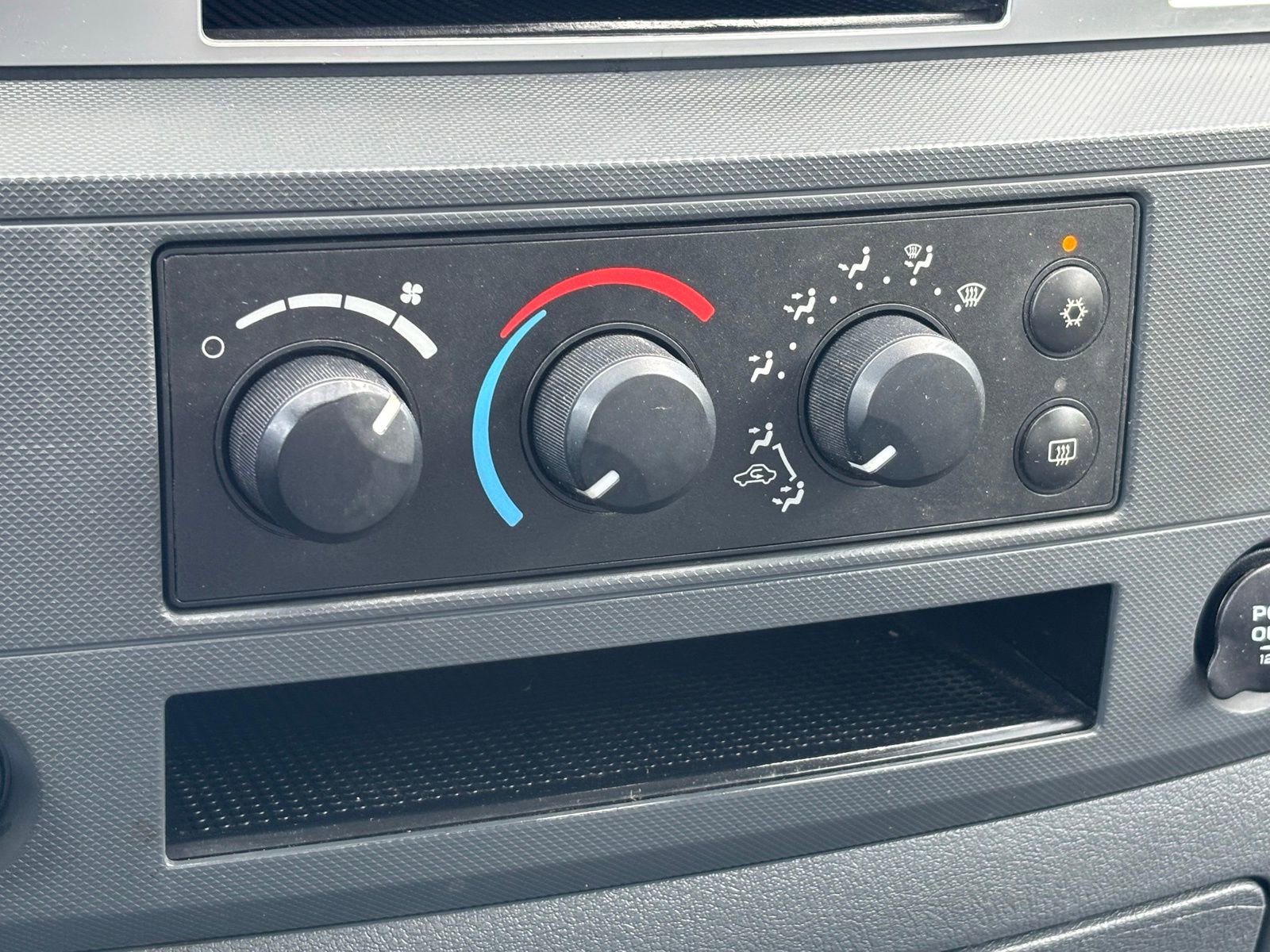 Used 2007 Dodge Ram 1500 Truck SLT image 8