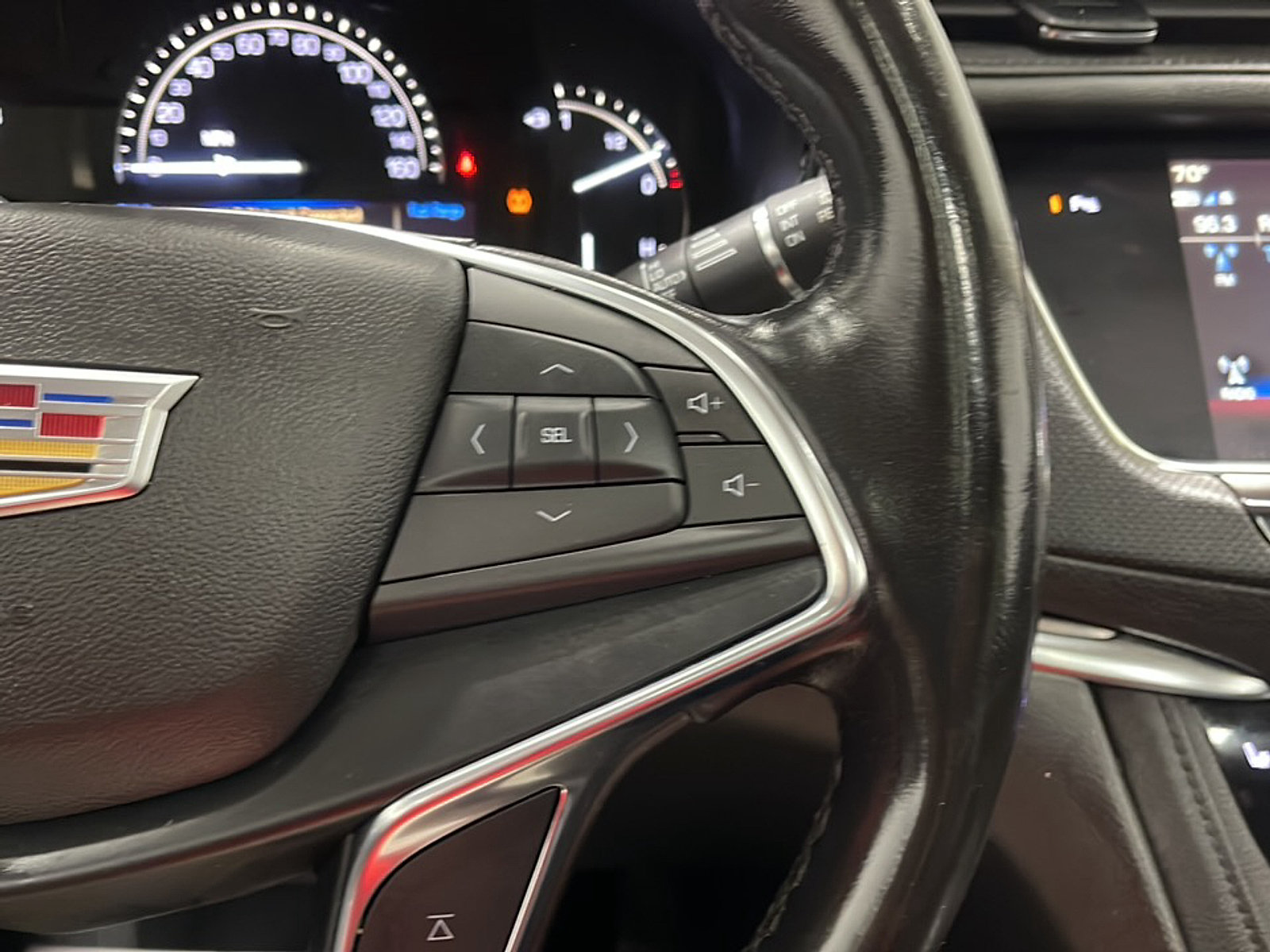 Used 2018 Cadillac XT5 Luxury w/ Driver Awareness Package FWD image 7