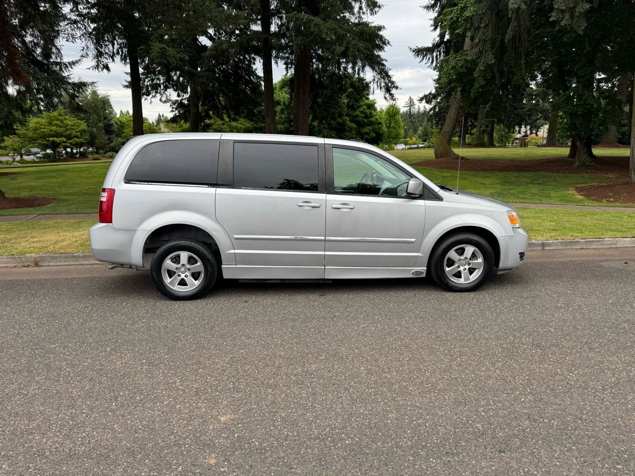 Used 2008 Dodge Grand Caravan SXT FWD image 11