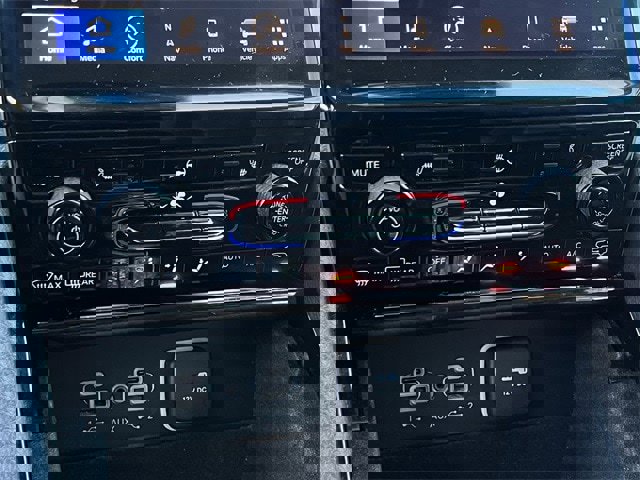 Used 2023 Jeep Grand Cherokee L Limited w/ Black Appearance Package image 20