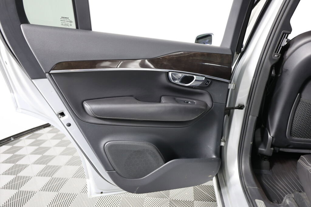 Used 2016 Volvo XC90 T6 Momentum w/ Momentum Plus Package image 14