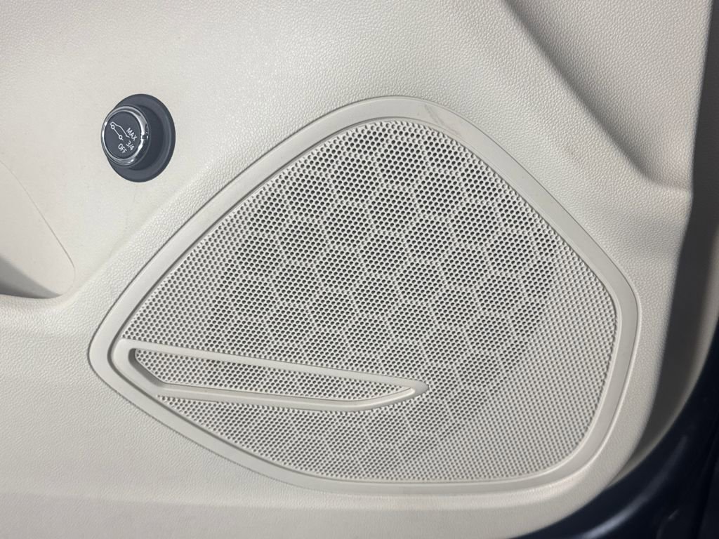 Used 2021 Buick Envision Essence FWD image 33