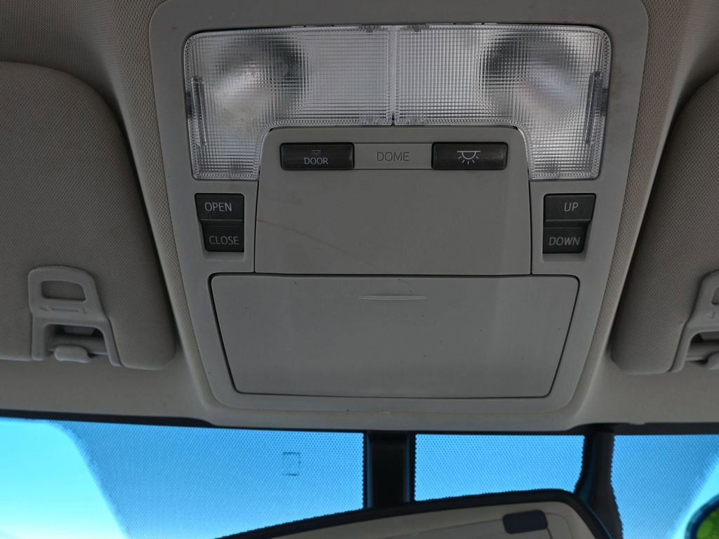 Used 2016 Toyota Avalon XLE Premium image 24