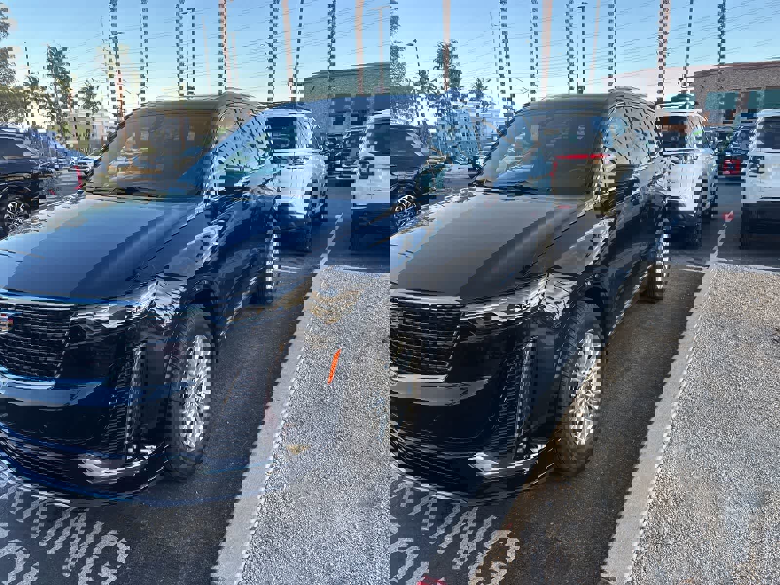 Used 2023 Cadillac XT6 Luxury AWD/4WD image 2