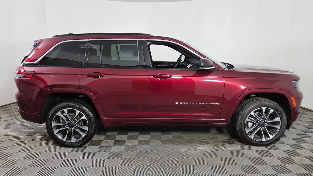 New 2025 Jeep Grand Cherokee Overland w/ Luxury Tech Group IV image 9