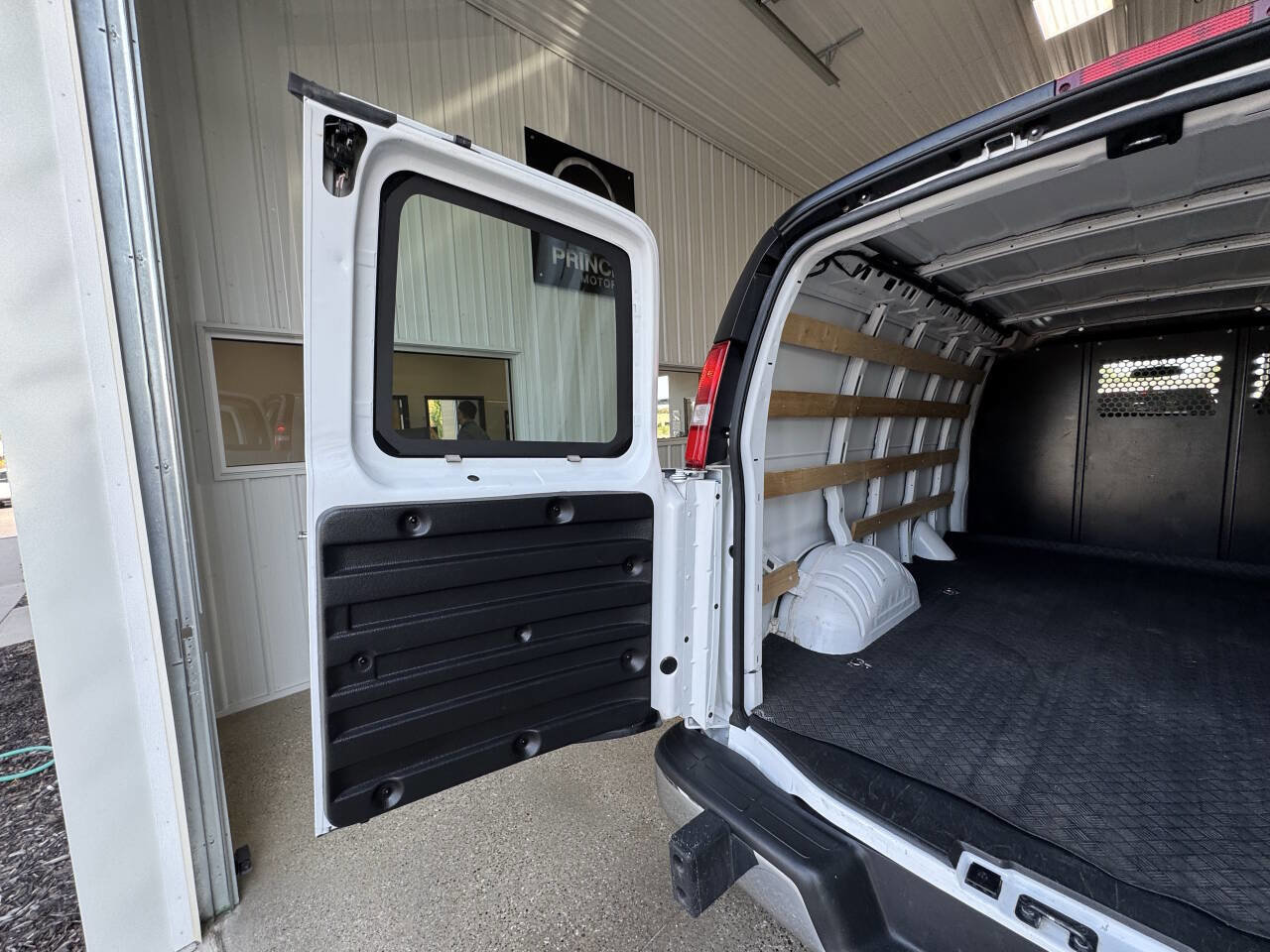 Used 2023 GMC Savana 2500 w/ Driver Convenience Package image 21