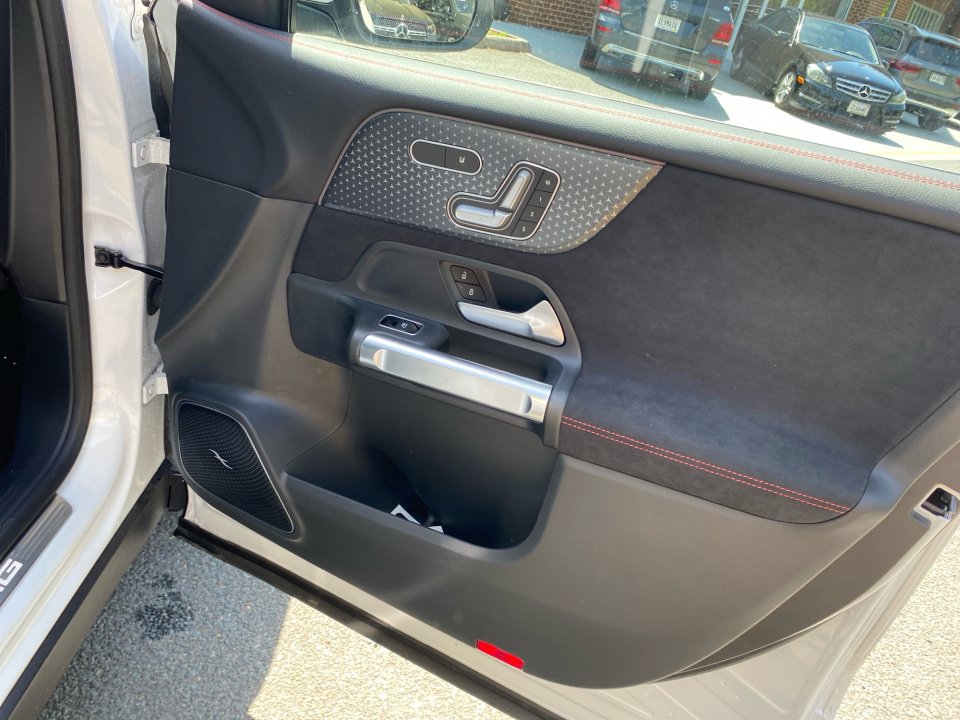 New 2026 Mercedes-Benz GLB 35 AMG 4MATIC image 31
