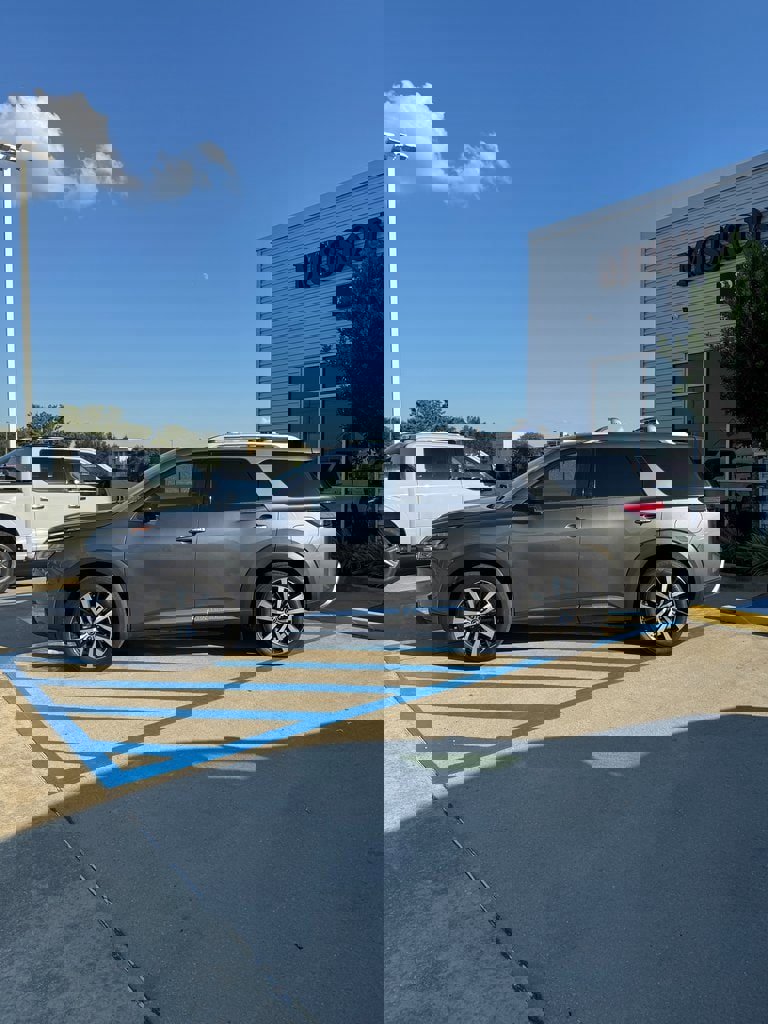 Used 2023 Nissan Pathfinder Platinum w/ Black Appearance Package image 3