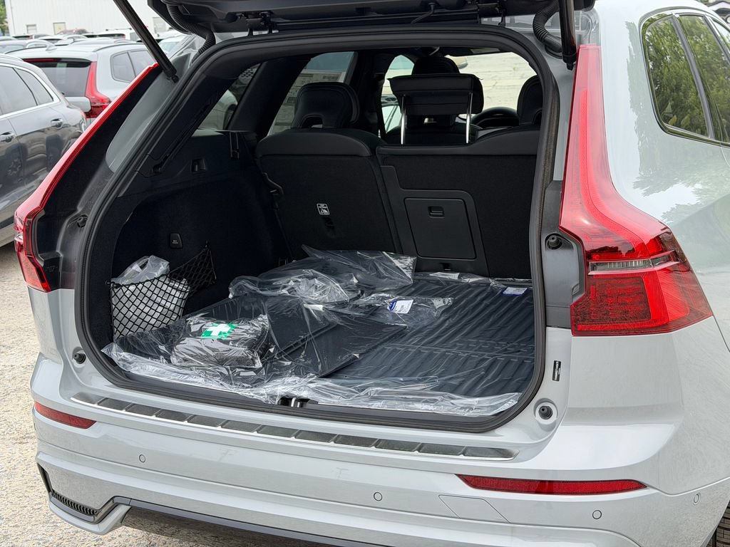 New 2026 Volvo XC60 T8 Ultra w/ Protection Package Premier AWD/4WD image 13