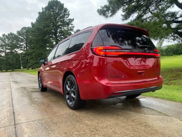New 2027 Chrysler Pacifica Limited w/ S Appearance Package FWD image 8
