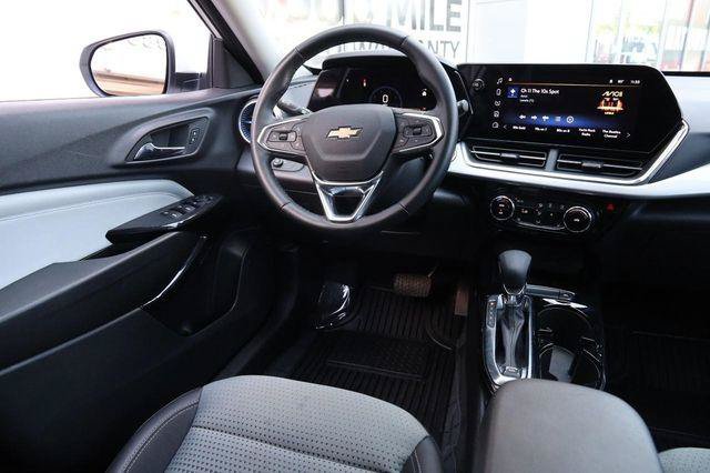 Used 2025 Chevrolet Trax LT w/ LT Convenience Package FWD image 22