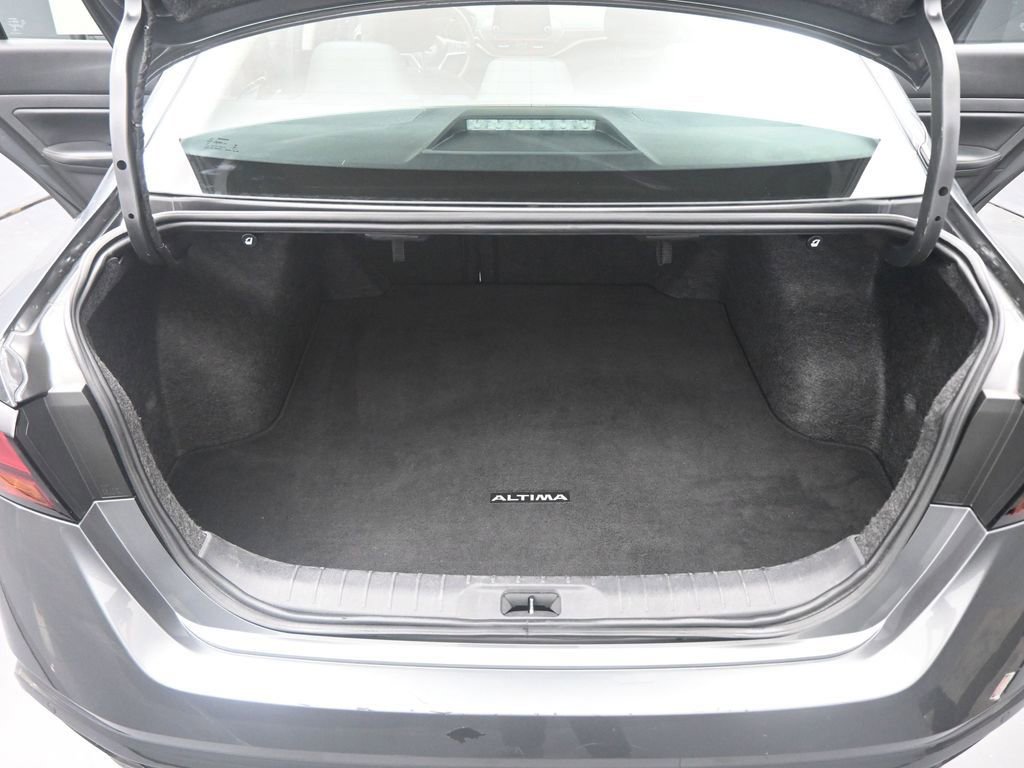 Used 2024 Nissan Altima 2.5 SV image 17