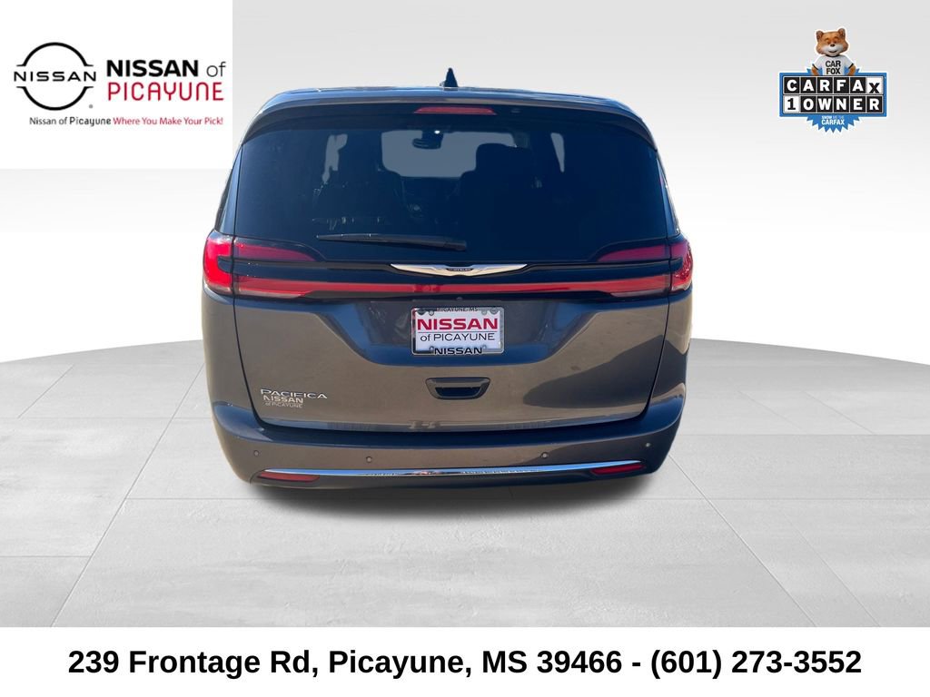 Used 2023 Chrysler Pacifica Touring-L image 4
