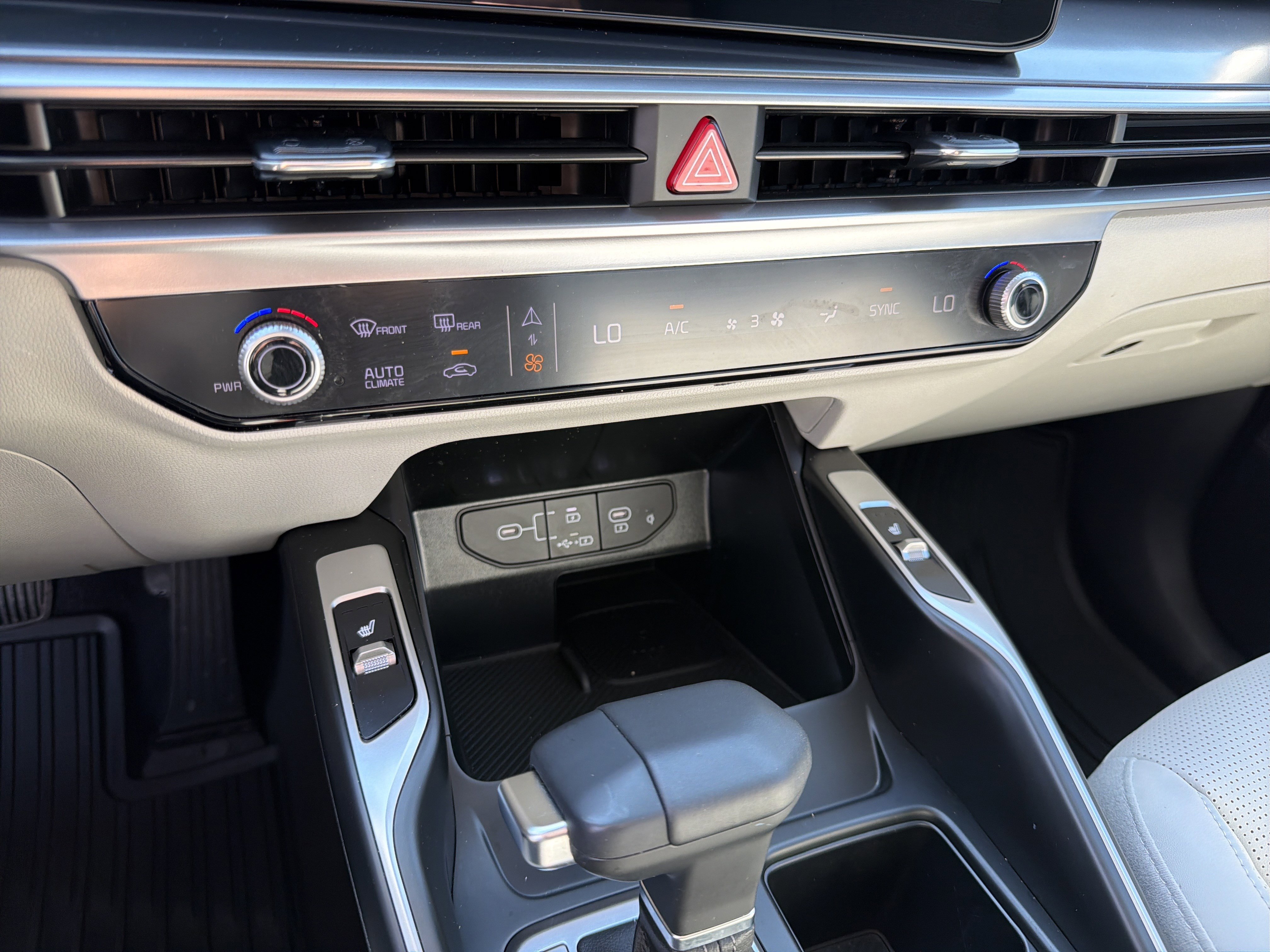 Used 2025 Kia Sorento EX w/ Panoramic Sunroof Package image 32