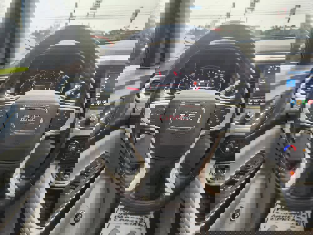 Used 2023 GMC Acadia SLT image 21