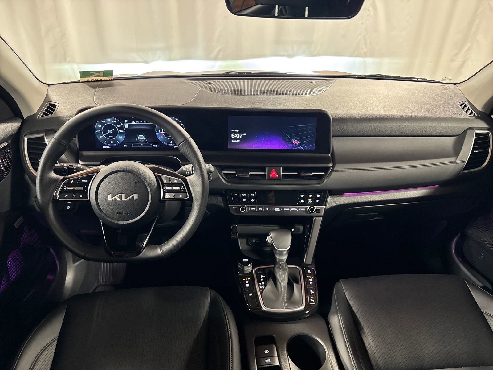 Certified 2025 Kia Seltos SX w/ SX Sunroof Package AWD/4WD image 4