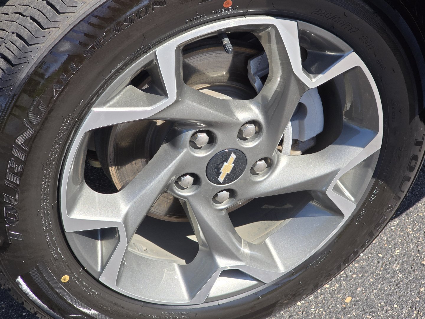 Used 2025 Chevrolet Trax LT FWD image 14