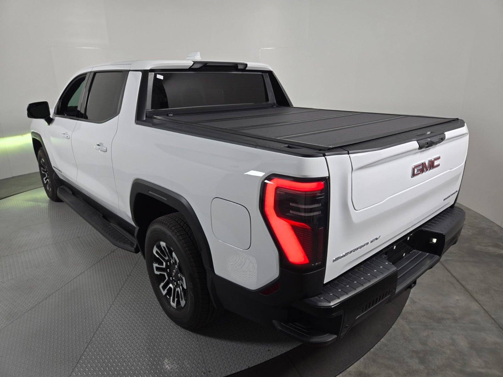 Used 2026 GMC Sierra EV Elevation AWD/4WD image 16